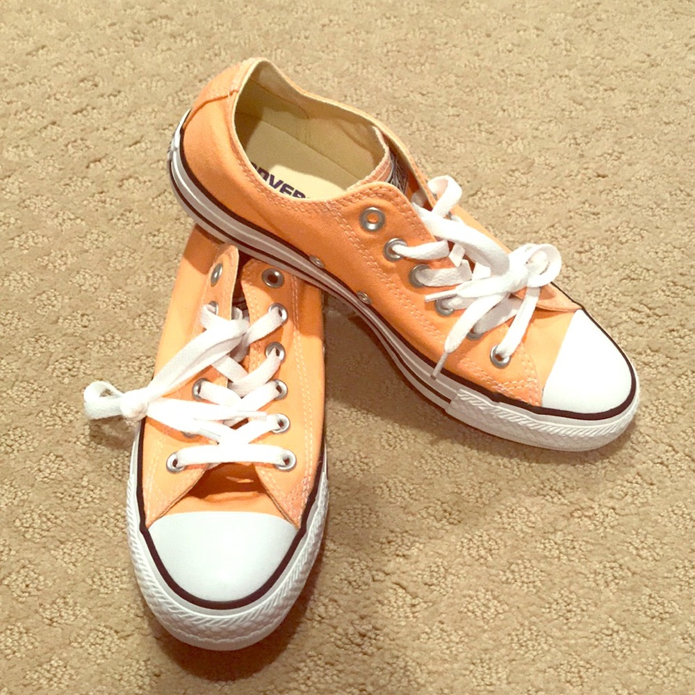 Converse All Star Chuck Taylor Women’s - 7.5 US